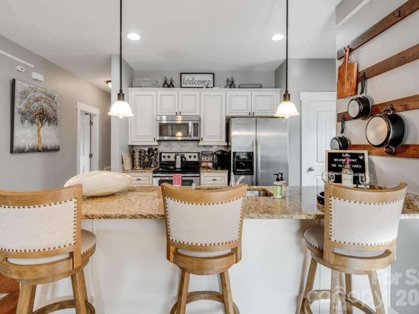 20 Byrdcliffe Lane, Asheville, NC 28805.  MLS# CAR4370991, YatesRealty ID 12508. 