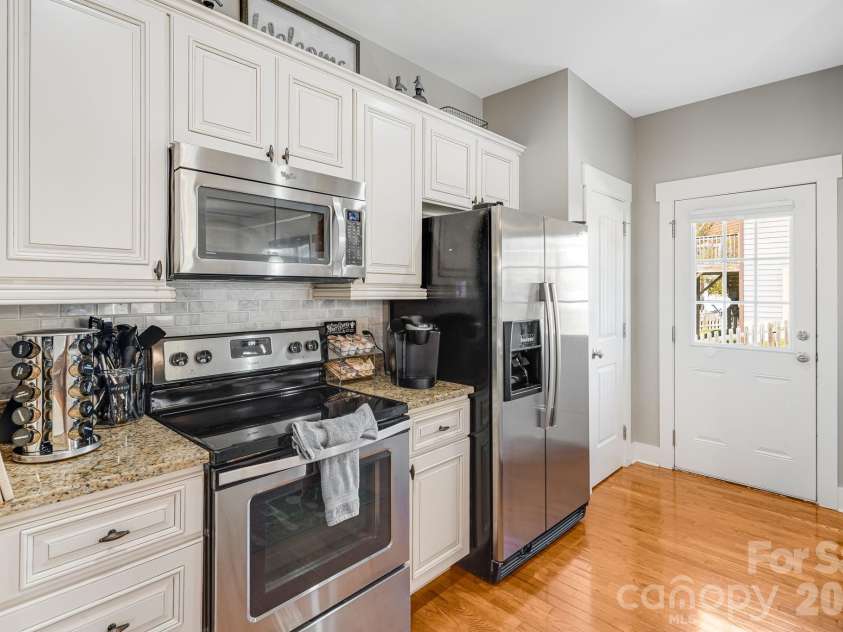 20 Byrdcliffe Lane, Asheville, NC 28805.  MLS# CAR4370991, YatesRealty ID 12508. 