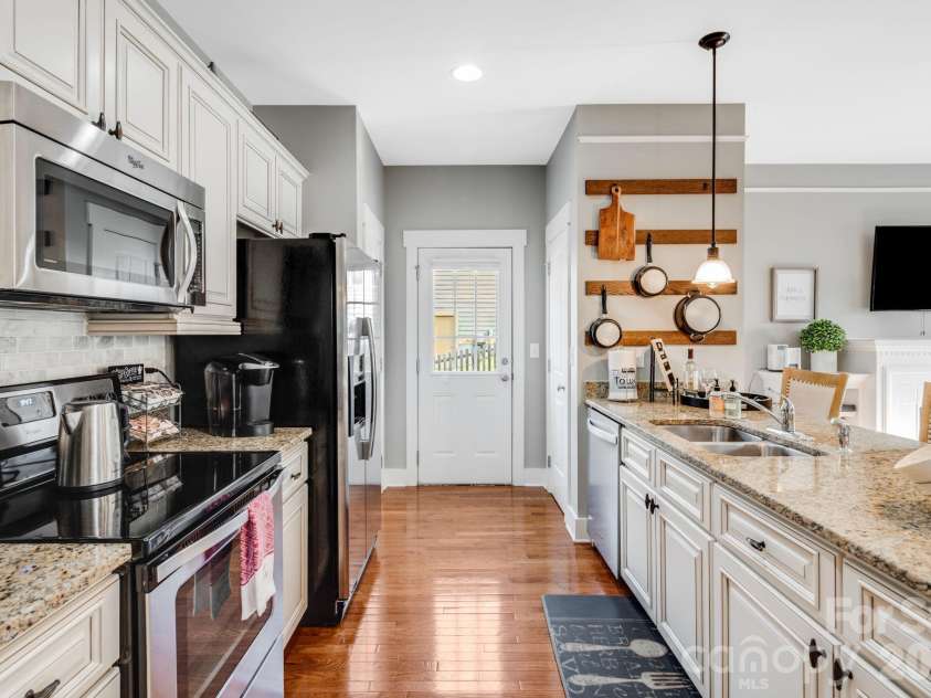 20 Byrdcliffe Lane, Asheville, NC 28805.  MLS# CAR4370991, YatesRealty ID 12508. 