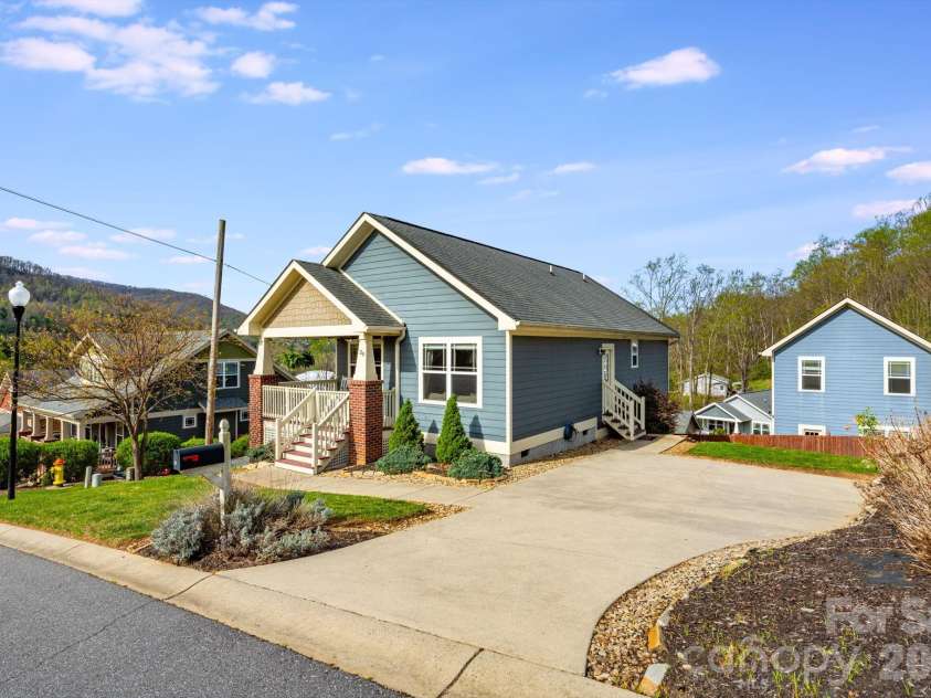 20 Byrdcliffe Lane, Asheville, NC 28805.  MLS# CAR4370991, YatesRealty ID 12508. 