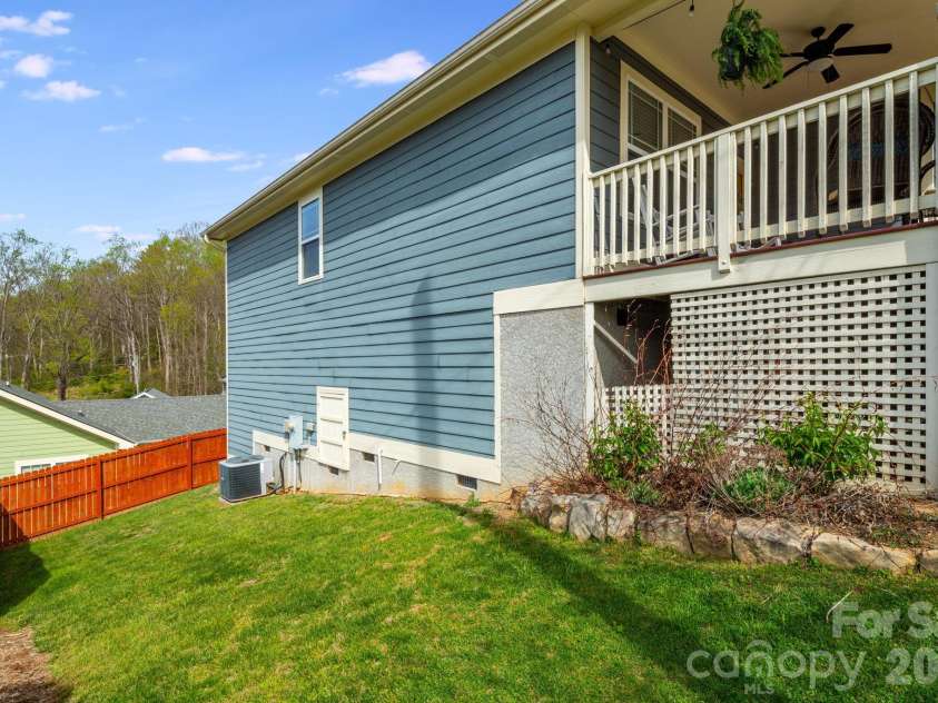 20 Byrdcliffe Lane, Asheville, NC 28805.  MLS# CAR4370991, YatesRealty ID 12508. 