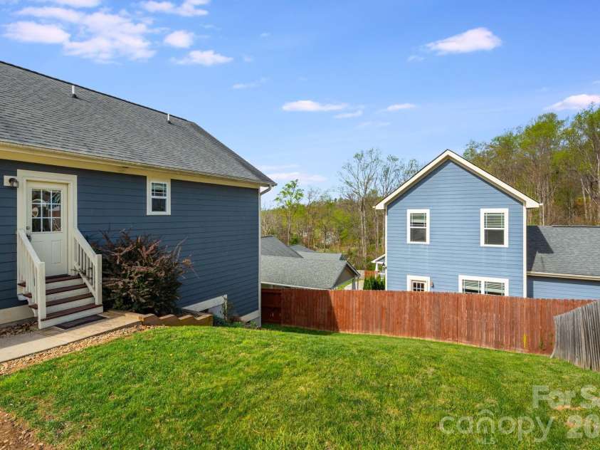 20 Byrdcliffe Lane, Asheville, NC 28805.  MLS# CAR4370991, YatesRealty ID 12508. 