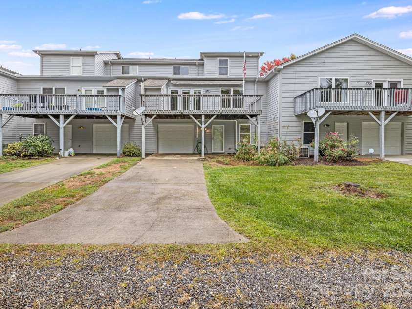 20 Holiday Drive, Arden, NC 28704.  MLS# CAR4186032, YatesRealty ID 12508. Back Entrance With 1 Car Garage