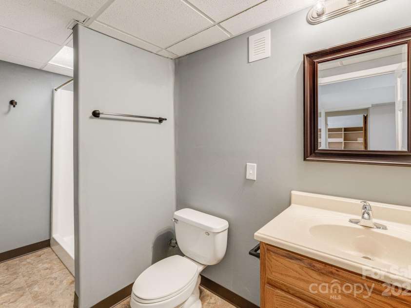 20 Holiday Drive, Arden, NC 28704.  MLS# CAR4186032, YatesRealty ID 12508. Basement Full Bath