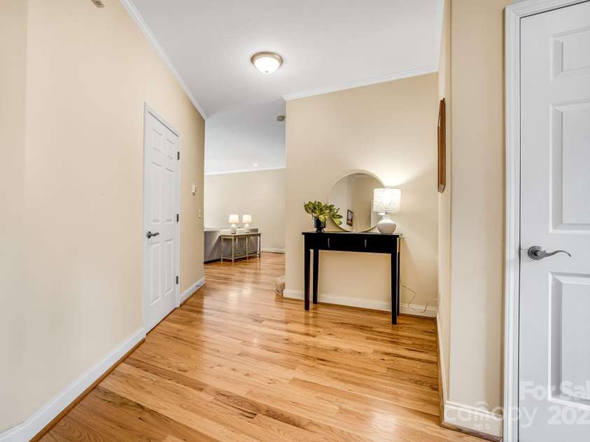 20 Holiday Drive, Arden, NC 28704.  MLS# CAR4186032, YatesRealty ID 12508. Foyer