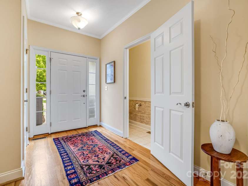 20 Holiday Drive, Arden, NC 28704.  MLS# CAR4186032, YatesRealty ID 12508. Foyer/Main Entrance