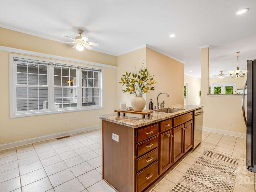 20 Holiday Drive, Arden, NC 28704.  MLS# CAR4186032, YatesRealty ID 12508. Kitchen/Breakfast Nook