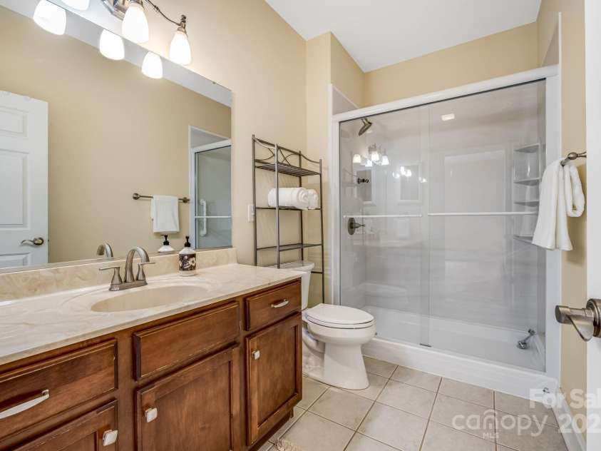 20 Holiday Drive, Arden, NC 28704.  MLS# CAR4186032, YatesRealty ID 12508. Primary Bath-Main Floor