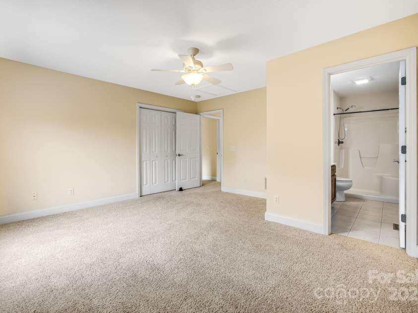 20 Holiday Drive, Arden, NC 28704.  MLS# CAR4186032, YatesRealty ID 12508. Upstairs Bedroom With Full Bath