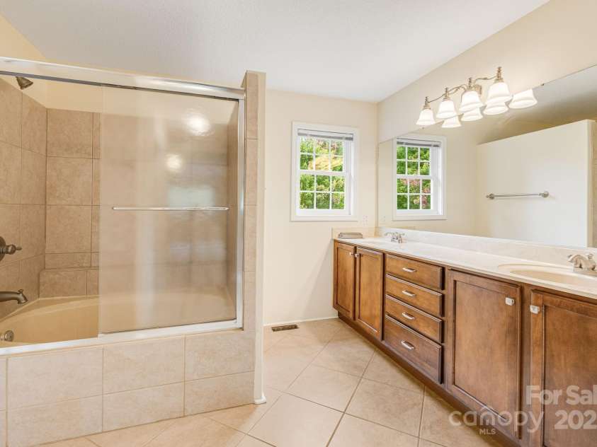 20 Holiday Drive, Arden, NC 28704.  MLS# CAR4186032, YatesRealty ID 12508. Upstairs Primary Bath