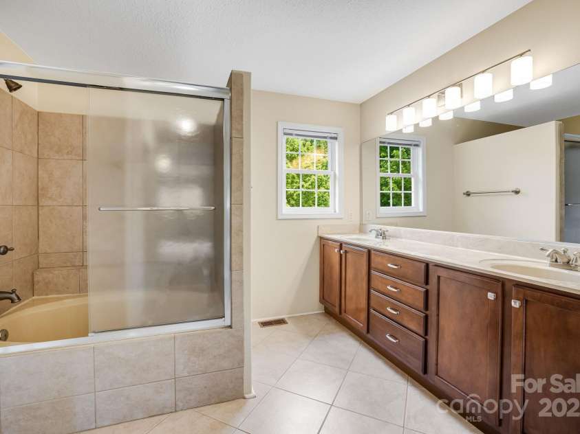 20 Holiday Drive, Arden, NC 28704.  MLS# CAR4186032, YatesRealty ID 12508. Upstairs Primary Full Bath