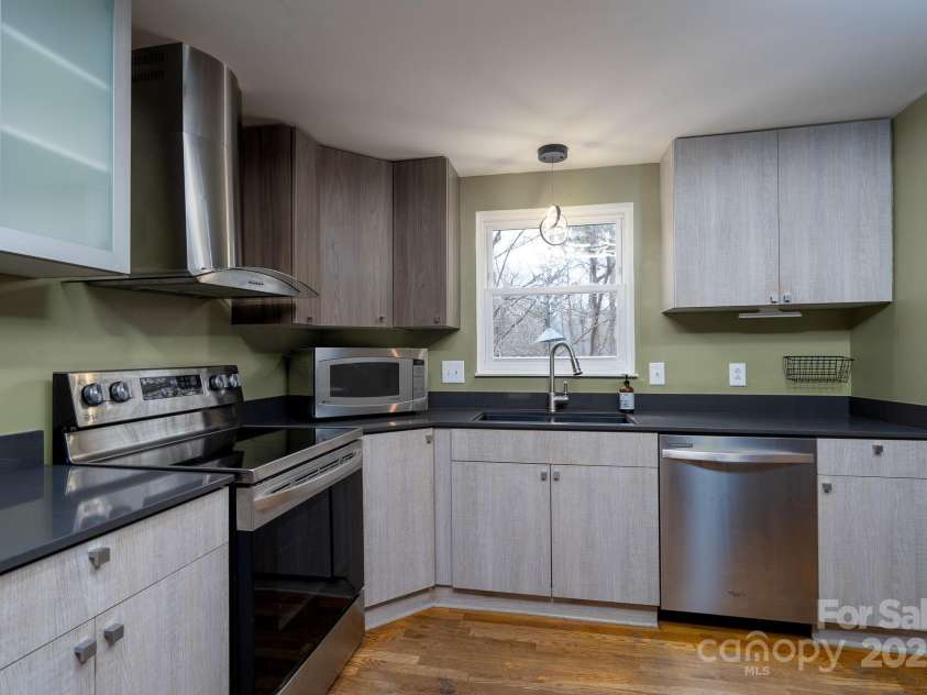 6726 Wannamaker Lane, Charlotte, NC 28226.  MLS# CAR4209016, YatesRealty ID 12509. 