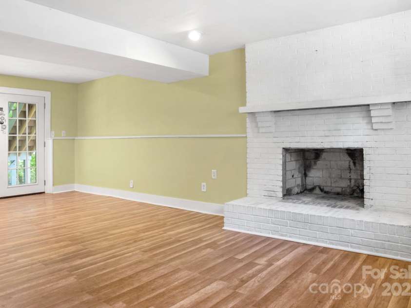 6726 Wannamaker Lane, Charlotte, NC 28226.  MLS# CAR4209016, YatesRealty ID 12509. 