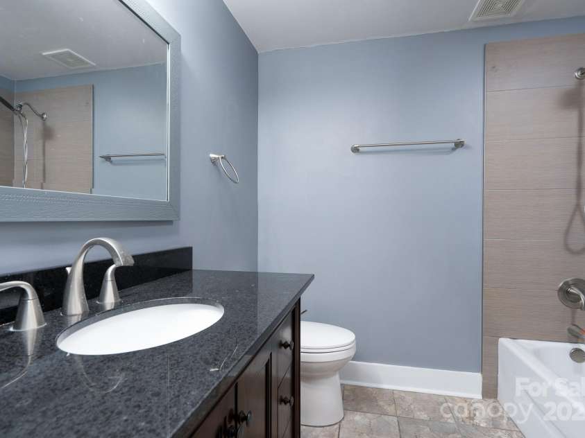 6726 Wannamaker Lane, Charlotte, NC 28226.  MLS# CAR4209016, YatesRealty ID 12509. Guest bathroom