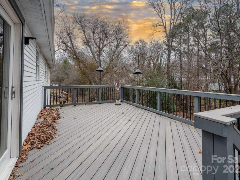 6726 Wannamaker Lane, Charlotte, NC 28226.  MLS# CAR4209016, YatesRealty ID 12509. Large trex deck