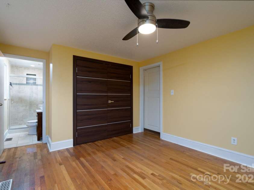 6726 Wannamaker Lane, Charlotte, NC 28226.  MLS# CAR4209016, YatesRealty ID 12509. Primary bedroom with en suite