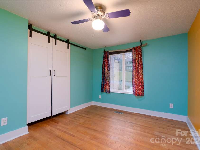 6726 Wannamaker Lane, Charlotte, NC 28226.  MLS# CAR4209016, YatesRealty ID 12509. Secondary bedroom