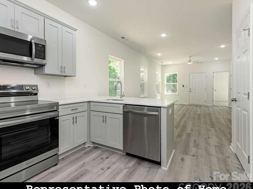 962 Hoskins Road, Charlotte, NC 28208.  MLS# CAR4345128, YatesRealty ID 12509. 