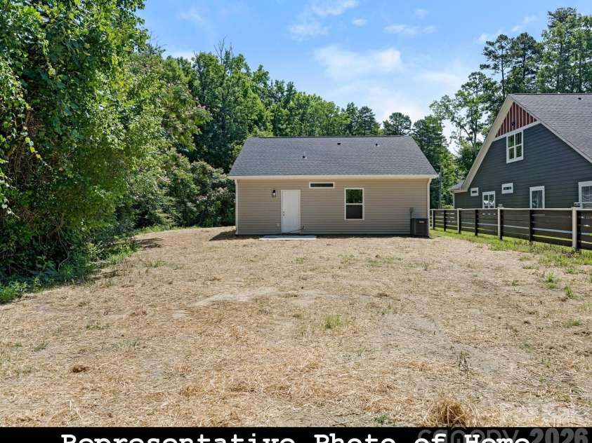 962 Hoskins Road, Charlotte, NC 28208.  MLS# CAR4345128, YatesRealty ID 12509. 