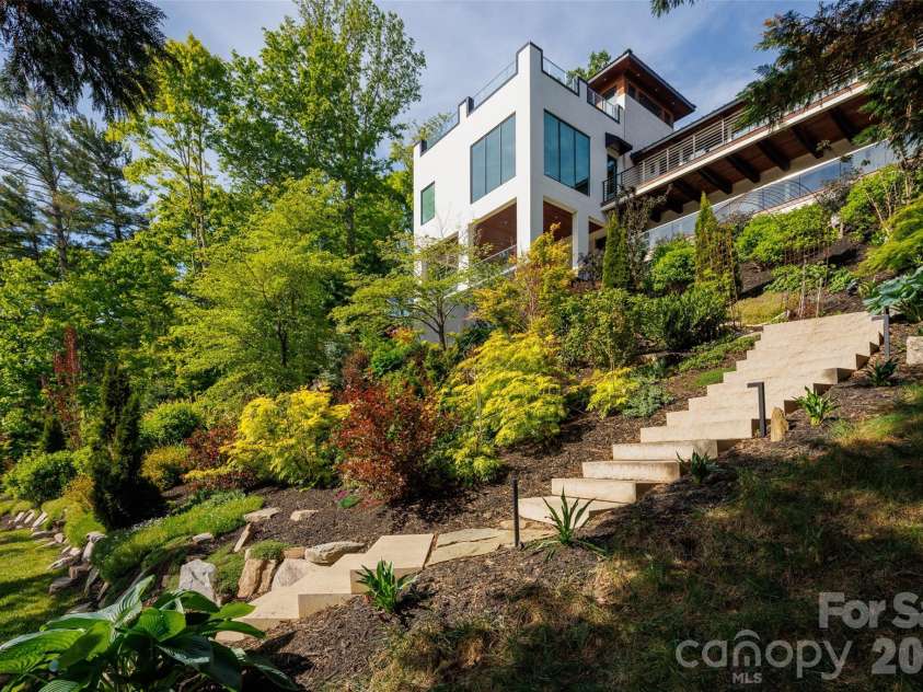 12 Sunset Summit, Asheville, NC 28804.  MLS# CAR4329108, YatesRealty ID 1251. 