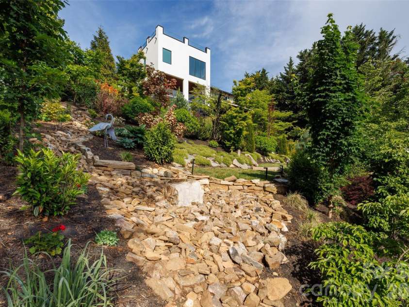 12 Sunset Summit, Asheville, NC 28804.  MLS# CAR4329108, YatesRealty ID 1251. 