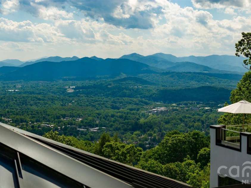 12 Sunset Summit, Asheville, NC 28804.  MLS# CAR4329108, YatesRealty ID 1251. Welcome Home!
