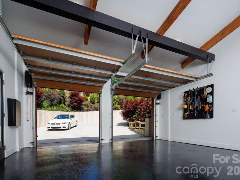 12 Sunset Summit, Asheville, NC 28804.  MLS# CAR4329108, YatesRealty ID 1251. Welcome home