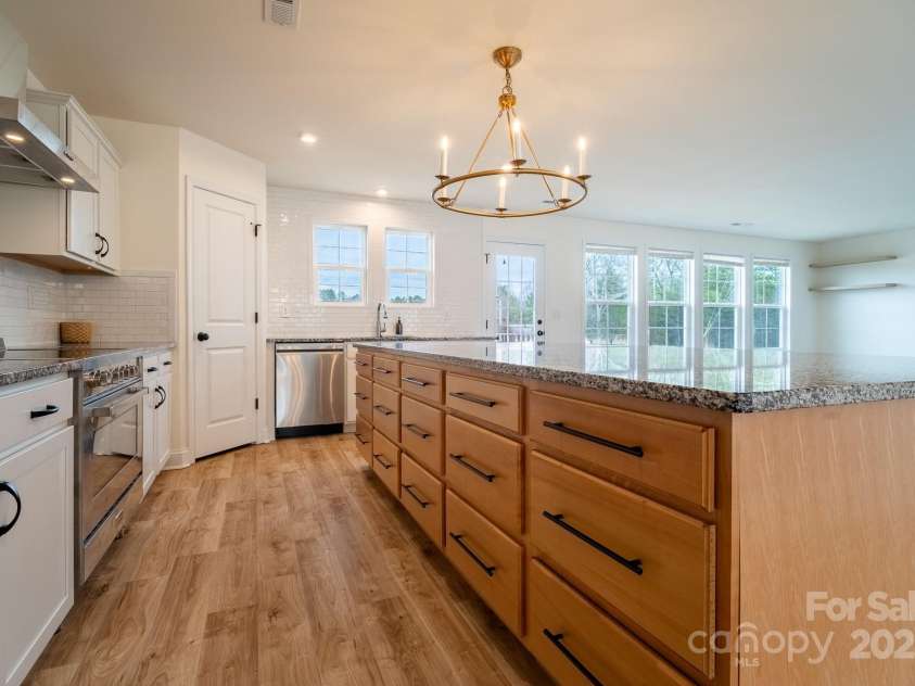 9489 Westridge Drive, Hickory, NC 28601.  MLS# CAR4216378, YatesRealty ID 1251. 