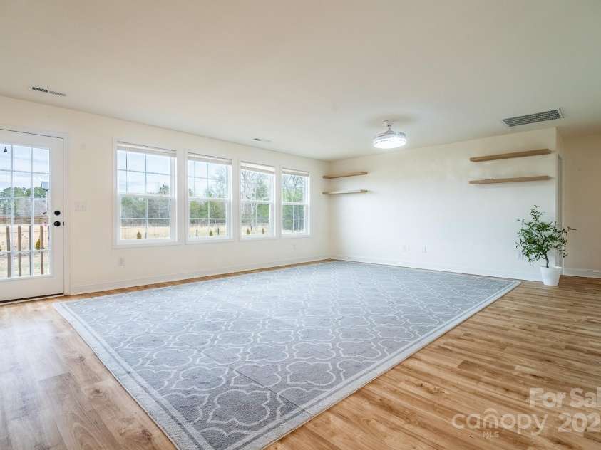 9489 Westridge Drive, Hickory, NC 28601.  MLS# CAR4216378, YatesRealty ID 1251. 