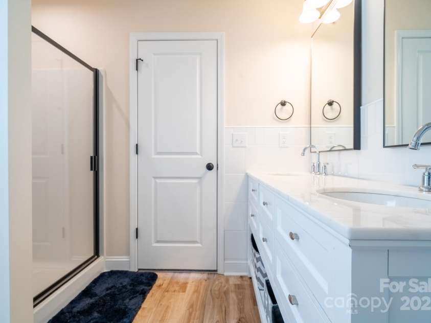 9489 Westridge Drive, Hickory, NC 28601.  MLS# CAR4216378, YatesRealty ID 1251. 