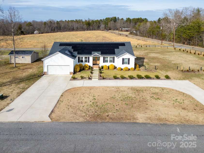 9489 Westridge Drive, Hickory, NC 28601.  MLS# CAR4216378, YatesRealty ID 1251. 