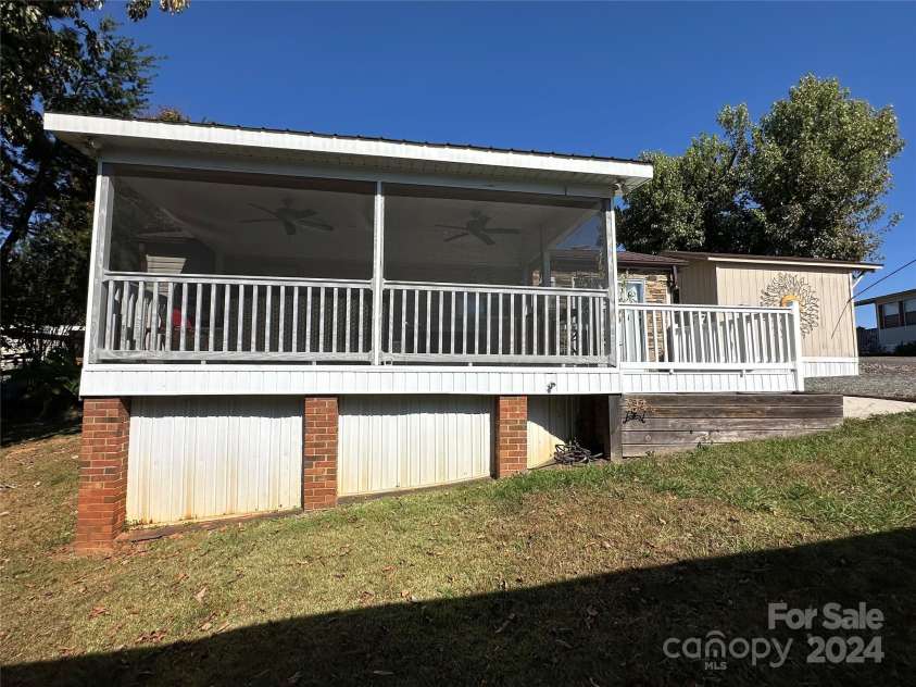 104 Cardinal Avenue, New London, NC 28127.  MLS# CAR4195375, YatesRealty ID 12510. 