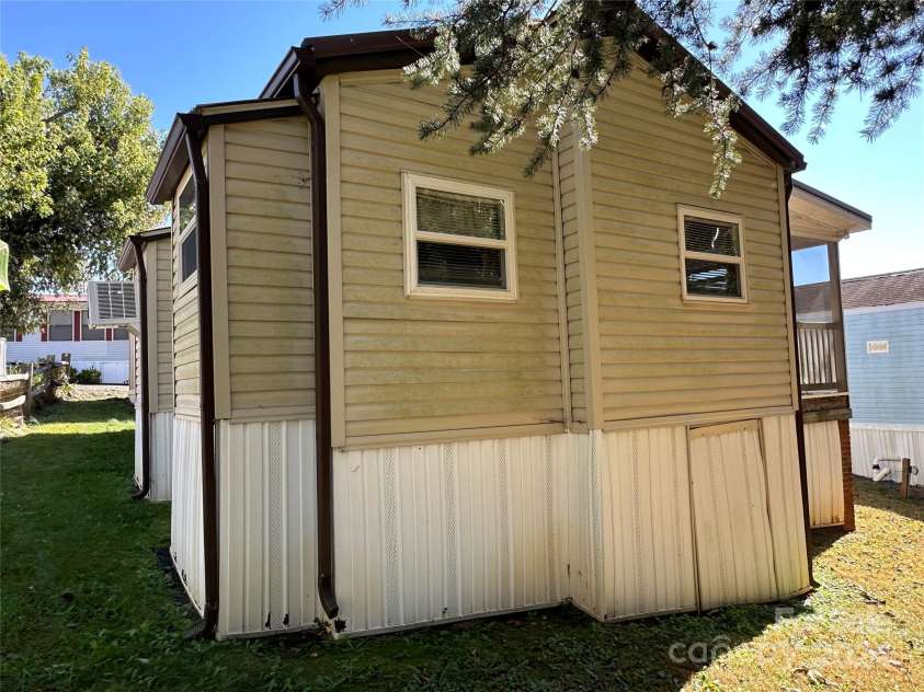 104 Cardinal Avenue, New London, NC 28127.  MLS# CAR4195375, YatesRealty ID 12510. 