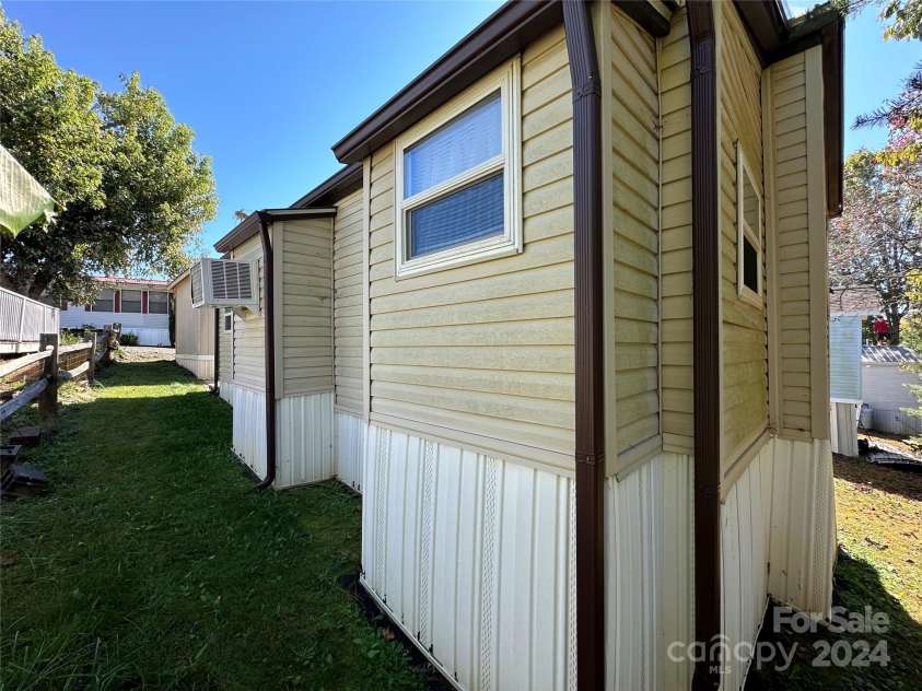 104 Cardinal Avenue, New London, NC 28127.  MLS# CAR4195375, YatesRealty ID 12510. 