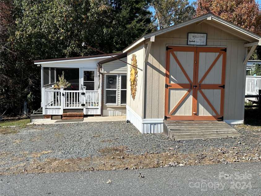 104 Cardinal Avenue, New London, NC 28127.  MLS# CAR4195375, YatesRealty ID 12510. 