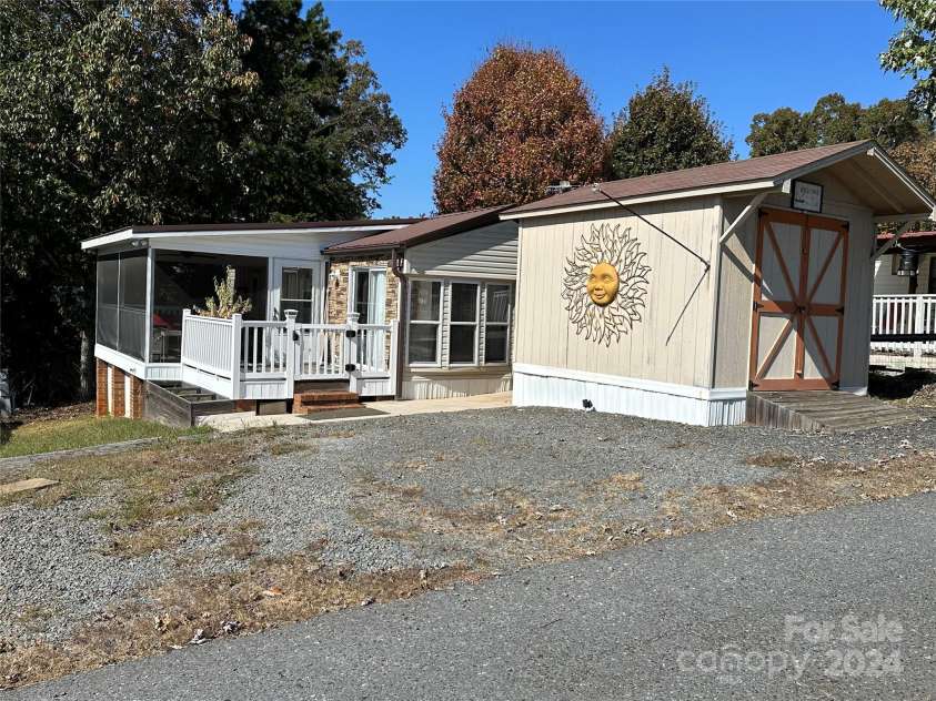 104 Cardinal Avenue, New London, NC 28127.  MLS# CAR4195375, YatesRealty ID 12510. 