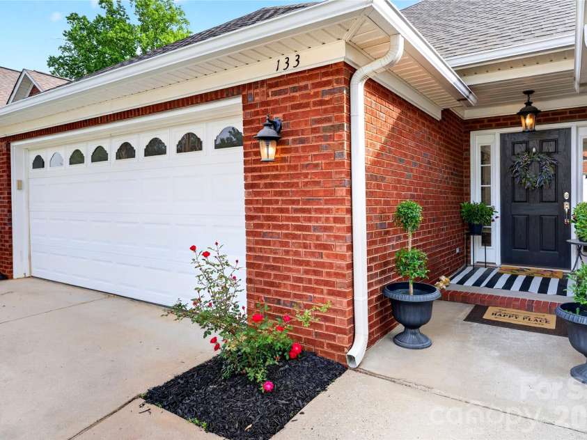 133 Hidden Ridge Drive, Spartanburg, SC 29301.  MLS# CAR4370017, YatesRealty ID 12510. 