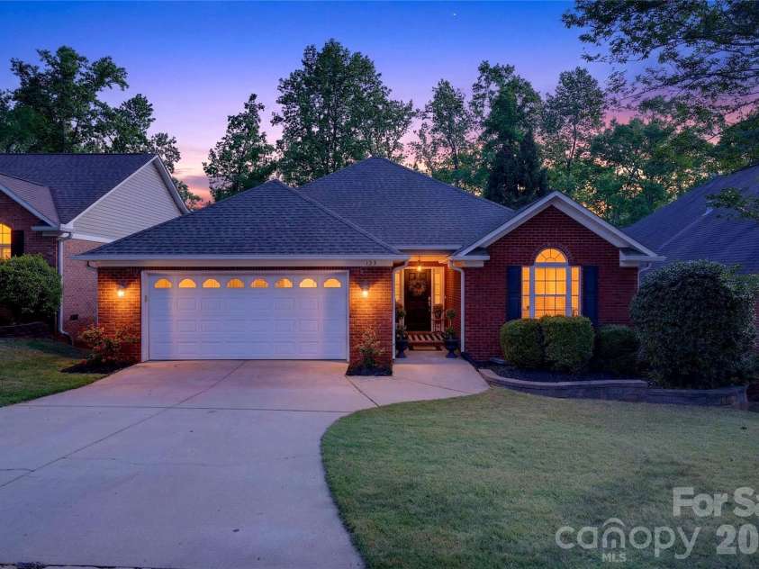 133 Hidden Ridge Drive, Spartanburg, SC 29301.  MLS# CAR4370017, YatesRealty ID 12510. Welcome home!