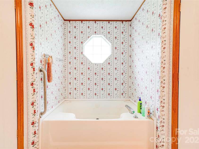 1708 River Hill Drive, Shelby, NC 28152.  MLS# CAR4250887, YatesRealty ID 12511. 