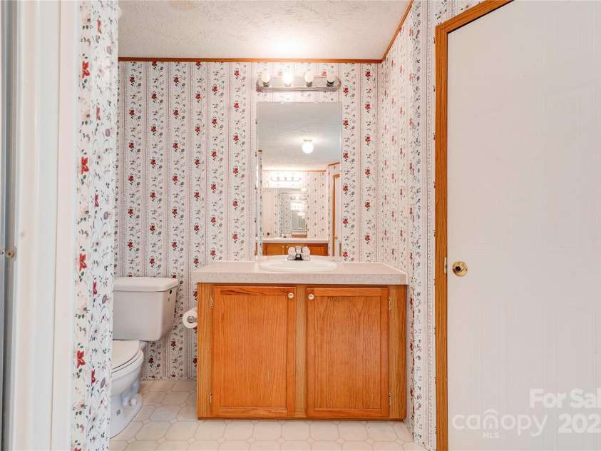 1708 River Hill Drive, Shelby, NC 28152.  MLS# CAR4250887, YatesRealty ID 12511. 