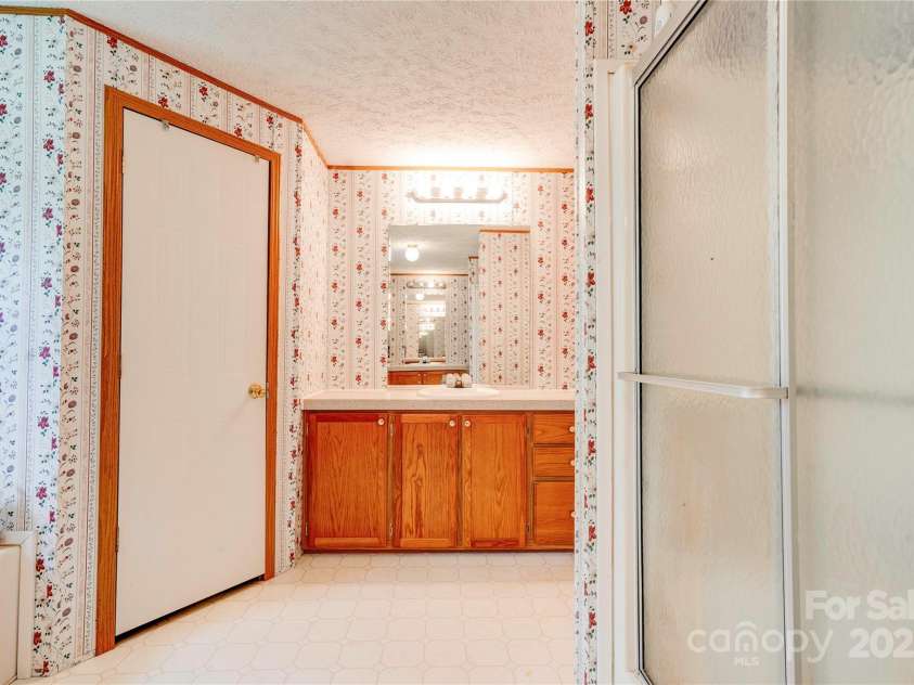 1708 River Hill Drive, Shelby, NC 28152.  MLS# CAR4250887, YatesRealty ID 12511. 