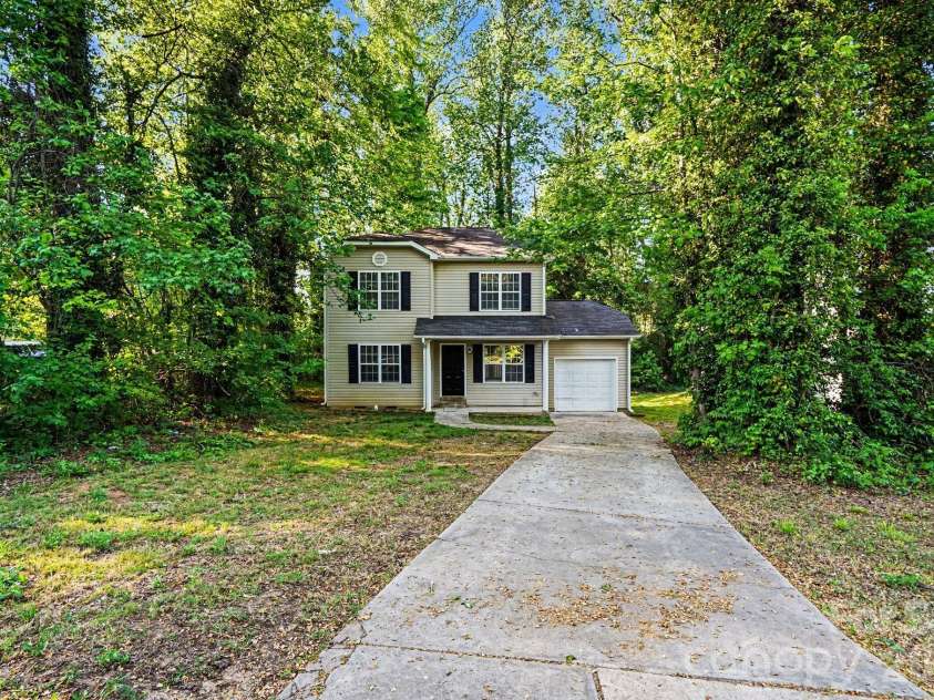 3409 Durham Lane, Charlotte, NC 28269.  MLS# CAR4368817, YatesRealty ID 12511. 
