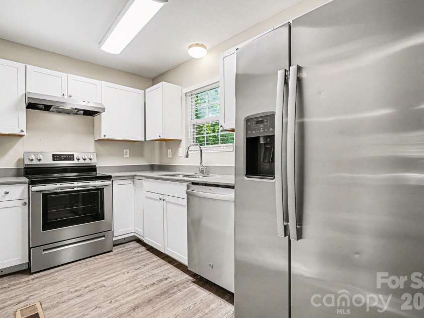 3409 Durham Lane, Charlotte, NC 28269.  MLS# CAR4368817, YatesRealty ID 12511. 