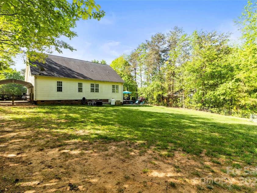 3509 Seminole Drive, Maiden, NC 28650.  MLS# CAR4246878, YatesRealty ID 12514. 