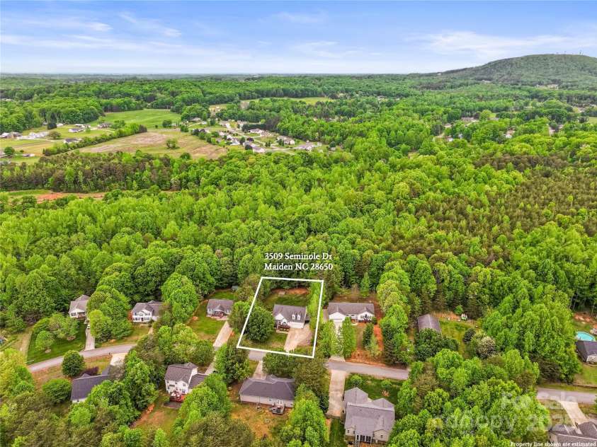 3509 Seminole Drive, Maiden, NC 28650.  MLS# CAR4246878, YatesRealty ID 12514. 