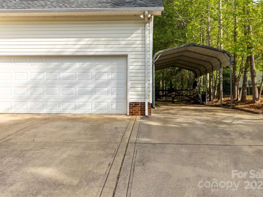 3509 Seminole Drive, Maiden, NC 28650.  MLS# CAR4246878, YatesRealty ID 12514. 