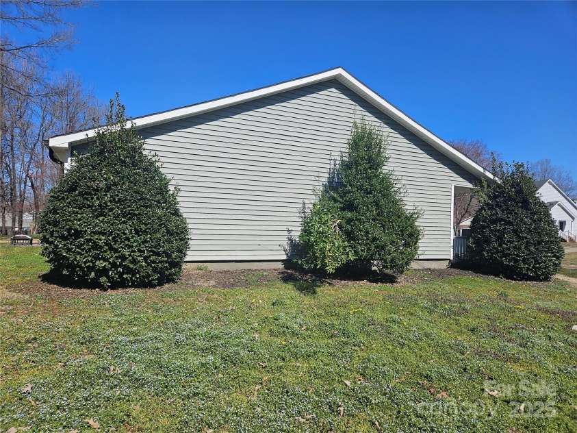 2630 Sloan Drive, Charlotte, NC 28208.  MLS# CAR4228886, YatesRealty ID 12517. 