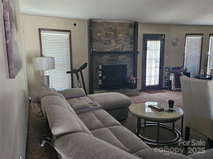2630 Sloan Drive, Charlotte, NC 28208.  MLS# CAR4228886, YatesRealty ID 12517. Living Room
