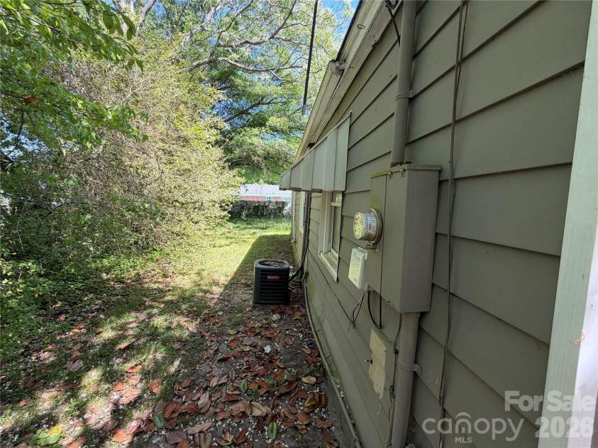 836 Dalton Street, Gastonia, NC 28052.  MLS# CAR4371338, YatesRealty ID 12517. 