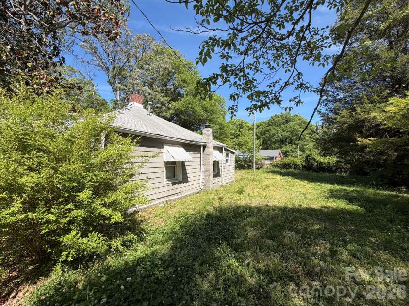 836 Dalton Street, Gastonia, NC 28052.  MLS# CAR4371338, YatesRealty ID 12517. 